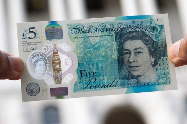 How to Spot a Fake 5 Pound Note?